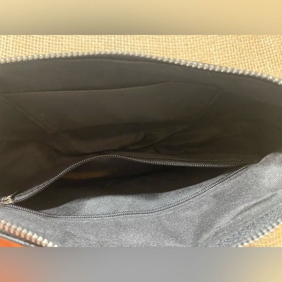 Yikoee Black Purse, Crocodile Design, Outside Zip Pocket, Inside Pocket - Picture 5 of 7